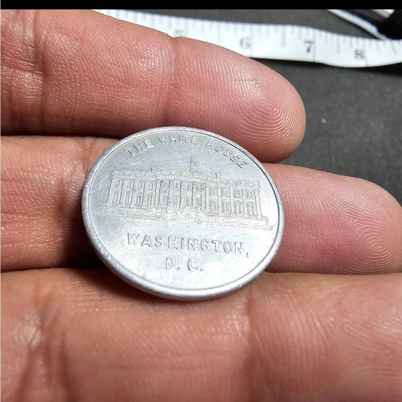The White House Token President's Residence Washington DC Commemorative Token - Picture 2 of 7